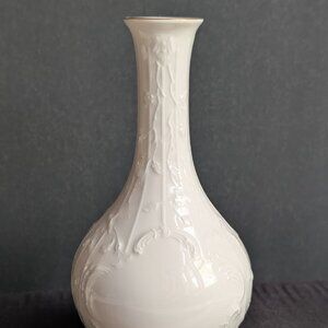 Vintage Classic Rose Rosenthal Group Germany White Embossed Porcelain Vase 7.9"
